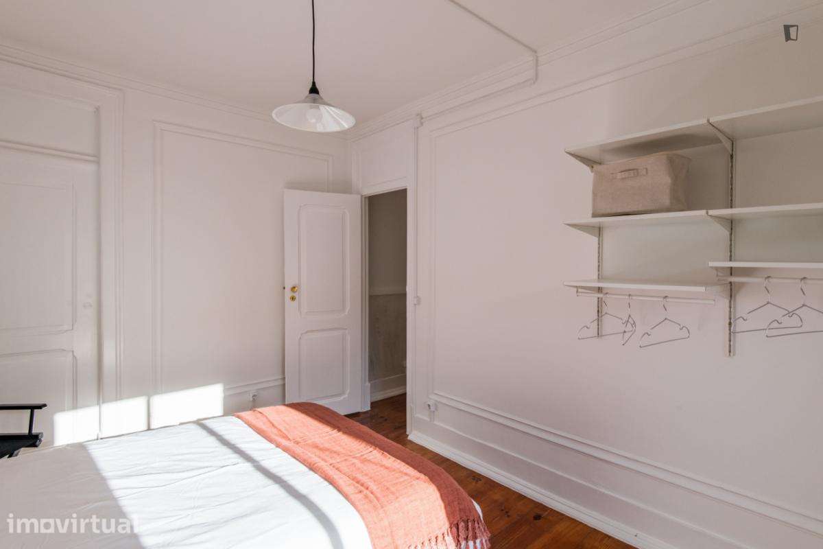 Quarto - localizado em Penha Lisbon - Grande imagem: 3/12