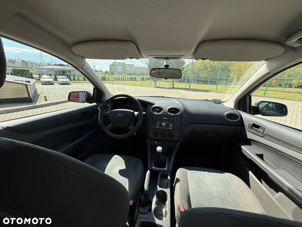 Ford Focus 1.4 Ambiente - 12