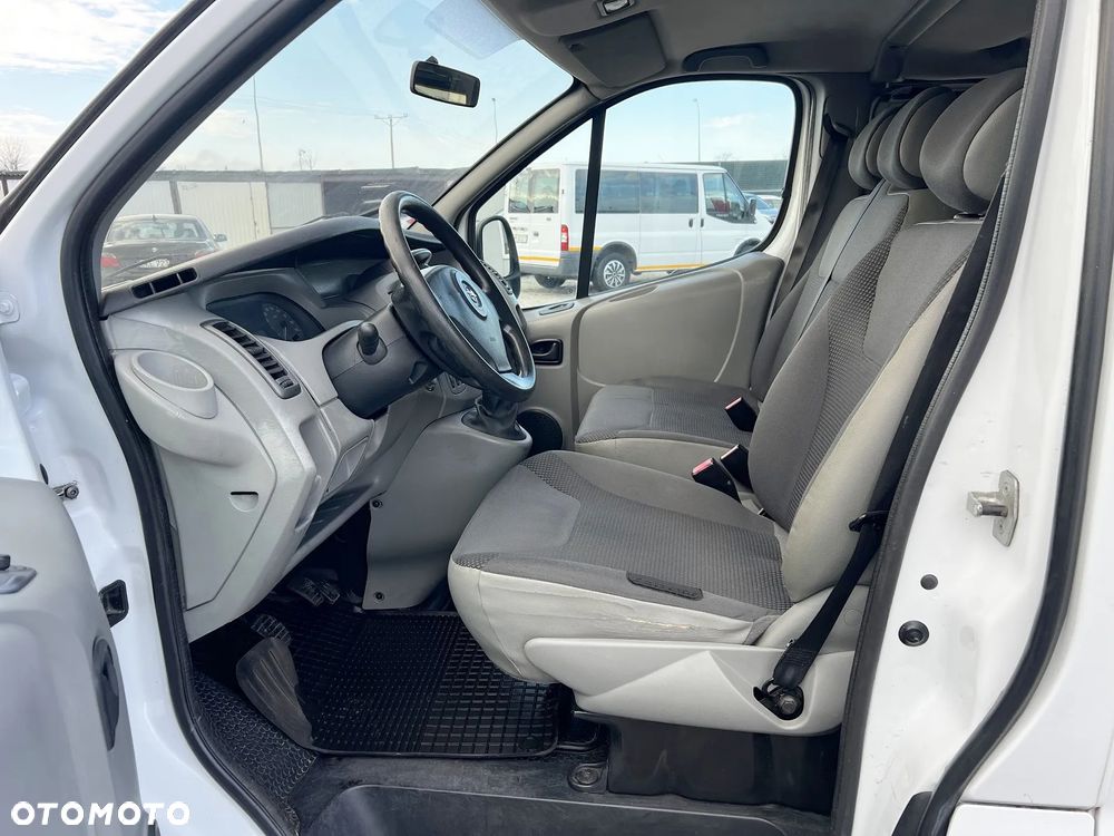 Opel Vivaro L2H1 2.9t - 12