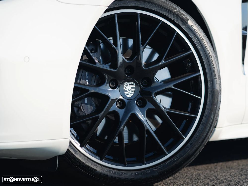 Porsche Panamera 4 E-Hybrid - 31