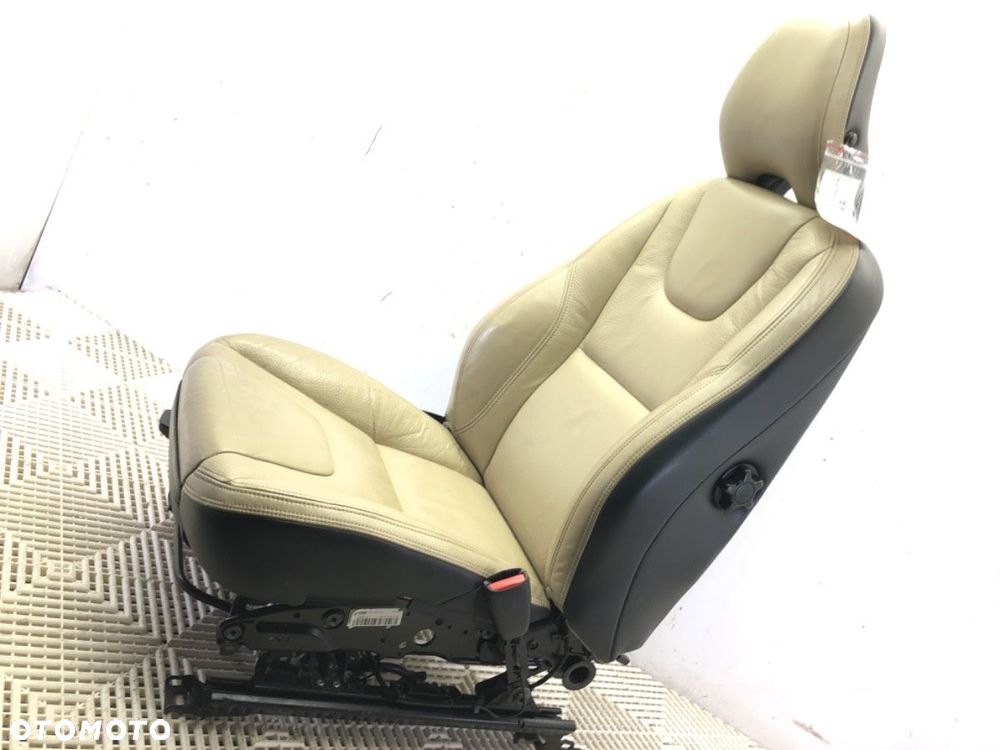 FOTEL PRAWY PRZÓD  VOLVO V60 I (155, 157) 2010 - 2018 D3 / D4 120 kW [163 KM] olej napędowy 2010 - - 6