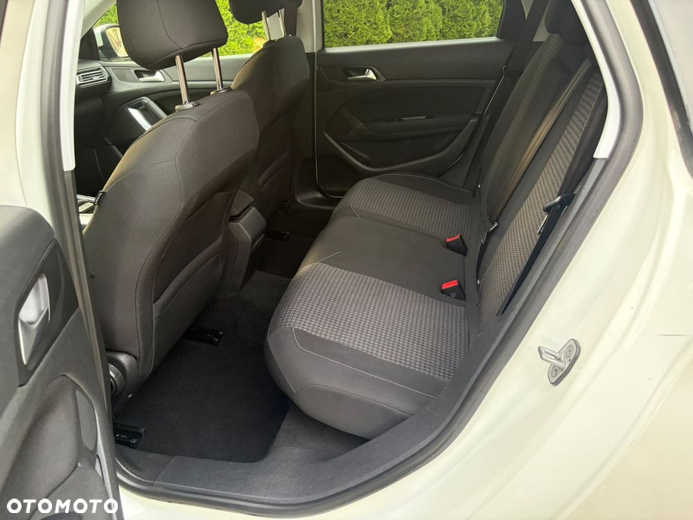 Peugeot 308 - 8