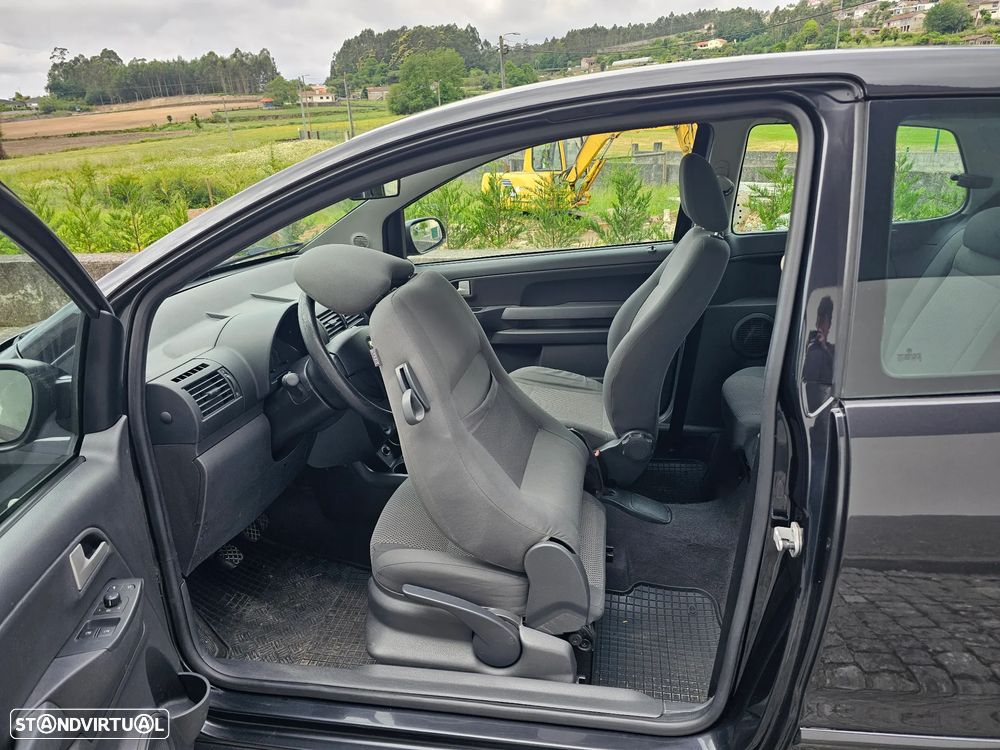VW Fox 1.4 TDi T.Liso - 13