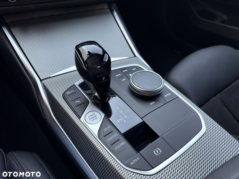 BMW Seria 3 318d M Sport - 13