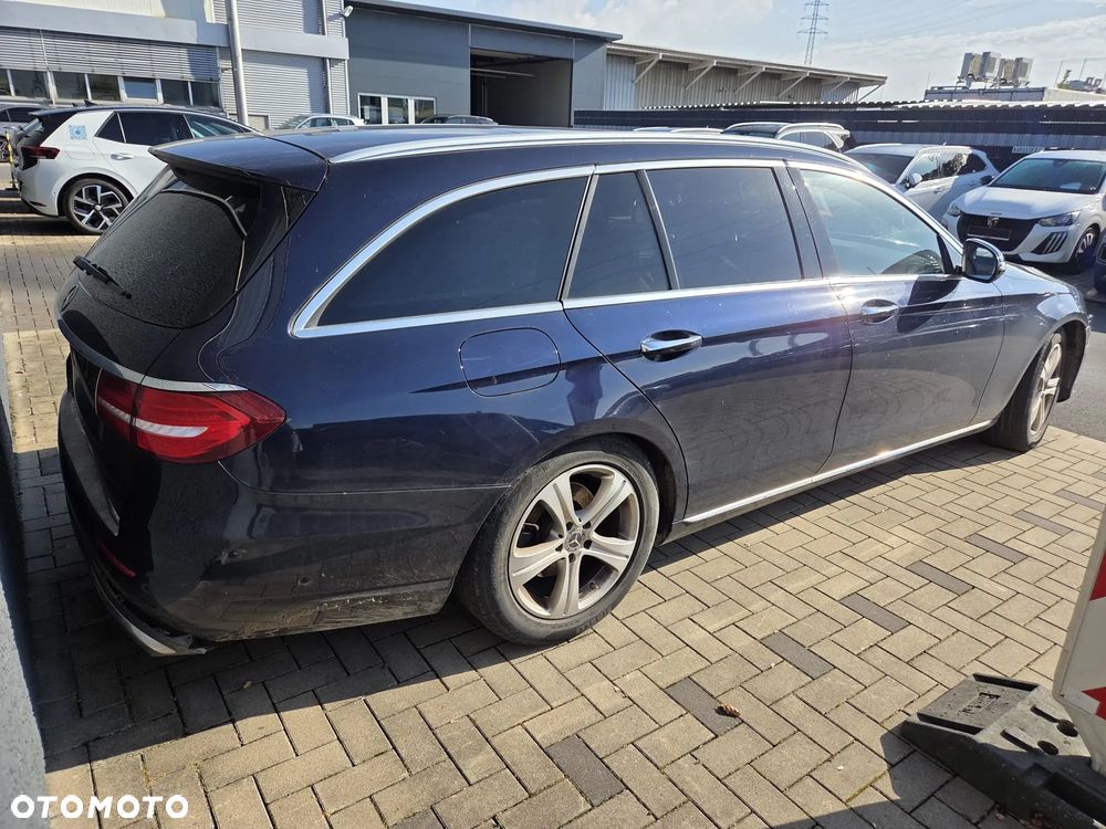 Mercedes-Benz Klasa E 220 d 4Matic 9G-TRONIC Avantgarde - 5