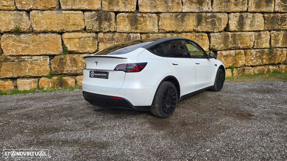 Tesla Model Y - 2