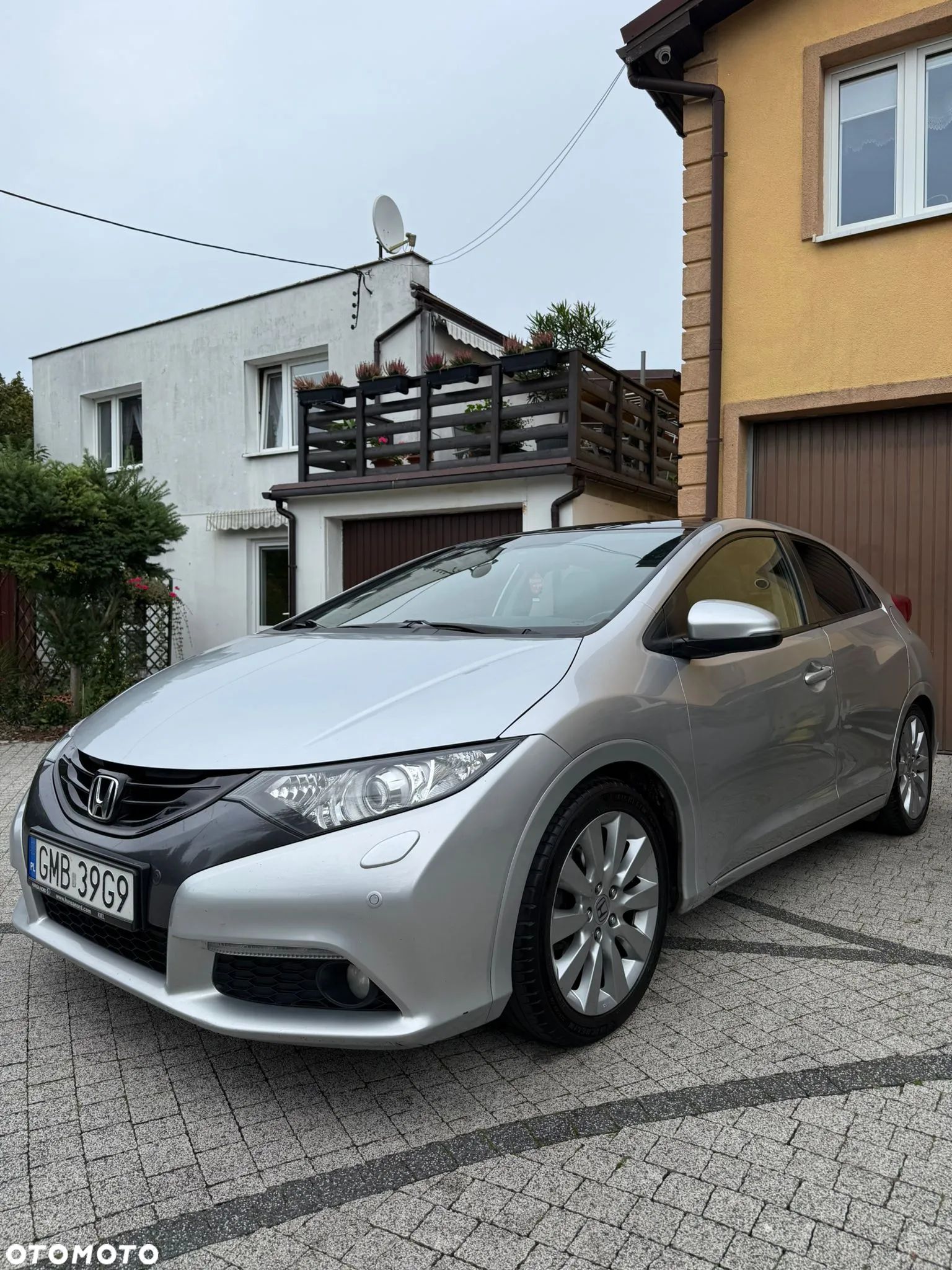 Honda Civic 1.8 Executive NAVI - 1