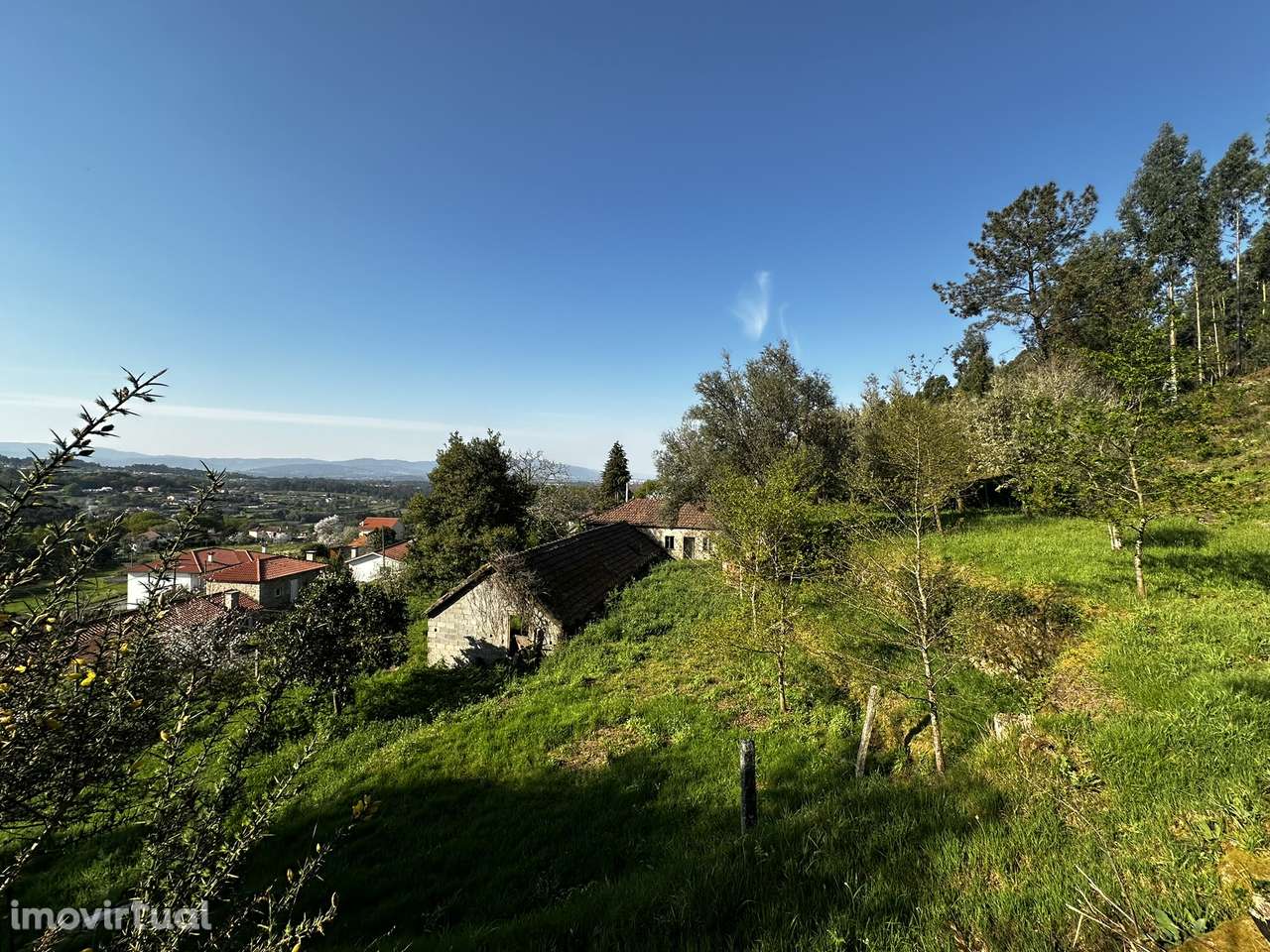 Moradia para restauro em São Julião, Valença. - Grande imagem: 2/19