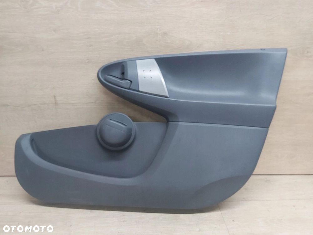 Toyota AYGO I Boczek drzwi prawy przód 5D klamka rączka - 1