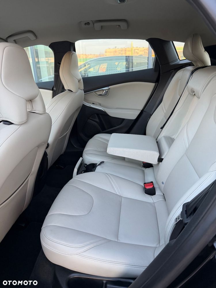 Volvo V40 T3 Geartronic Summum - 16