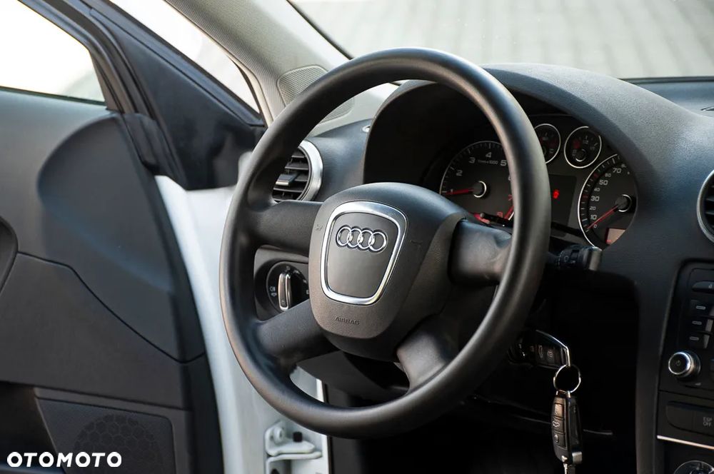 Audi A3 Sportback 1.6 Ambiente - 21