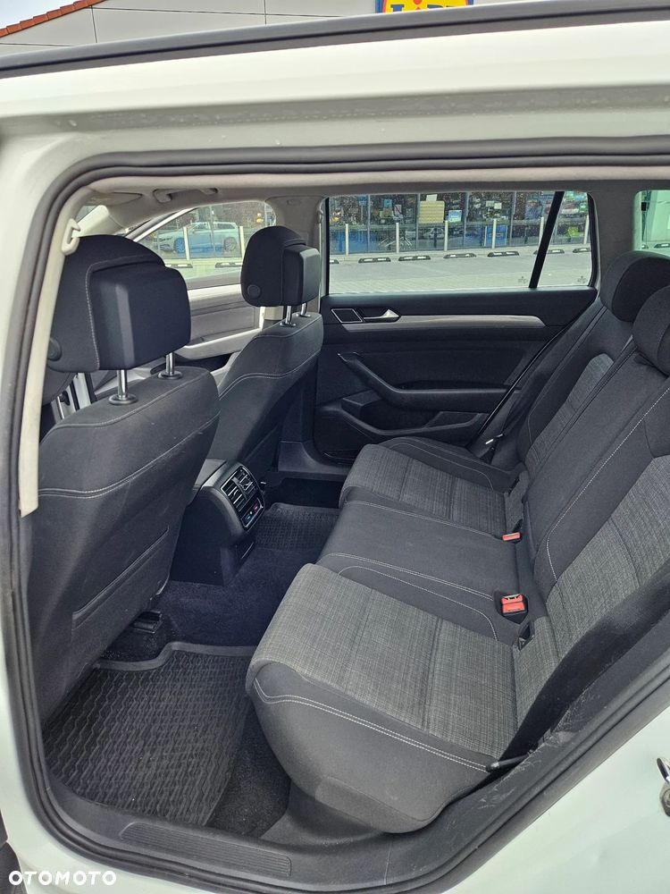 Volkswagen Passat - 10