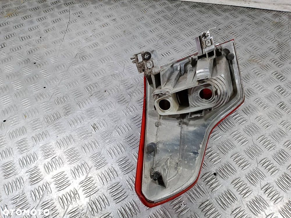 LAMPA TYLNA PRAWA CITROEN C4 PICASSO - 3