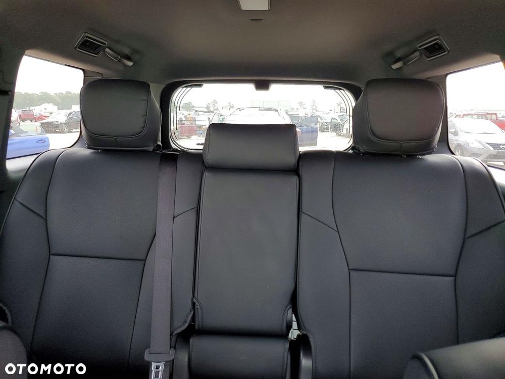 Toyota Land Cruiser - 10