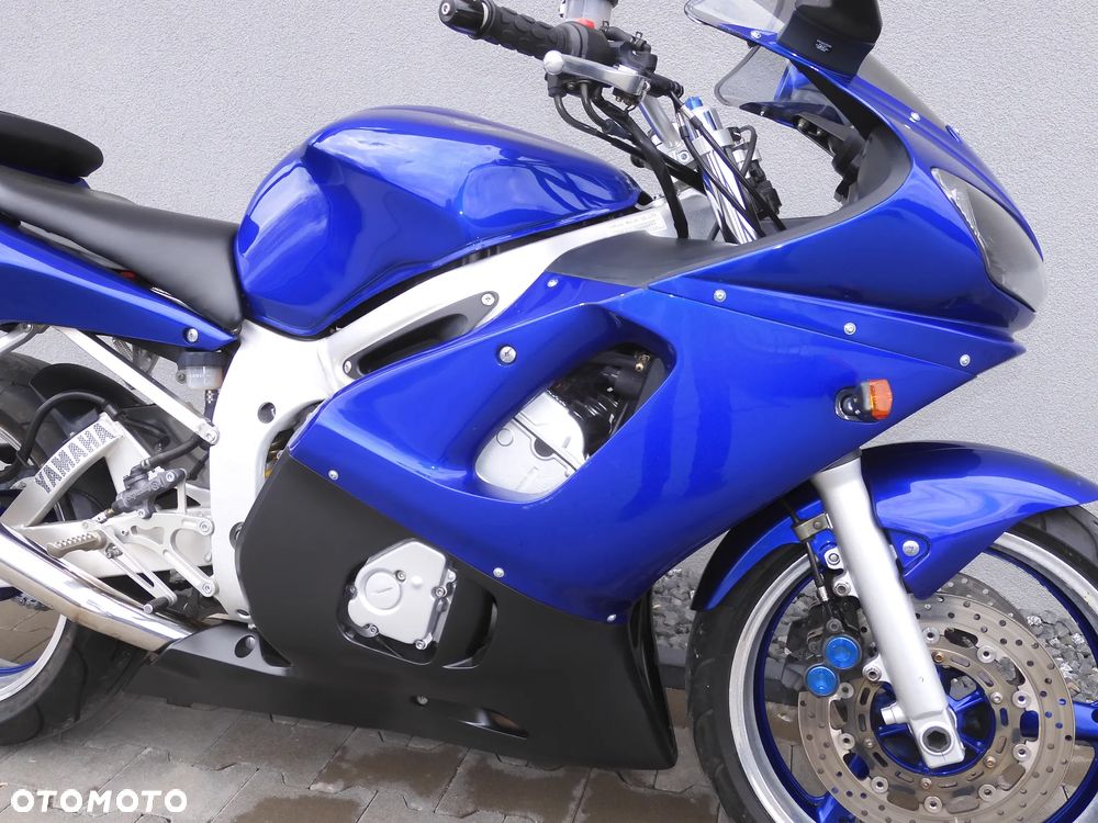 Yamaha R6 - 6