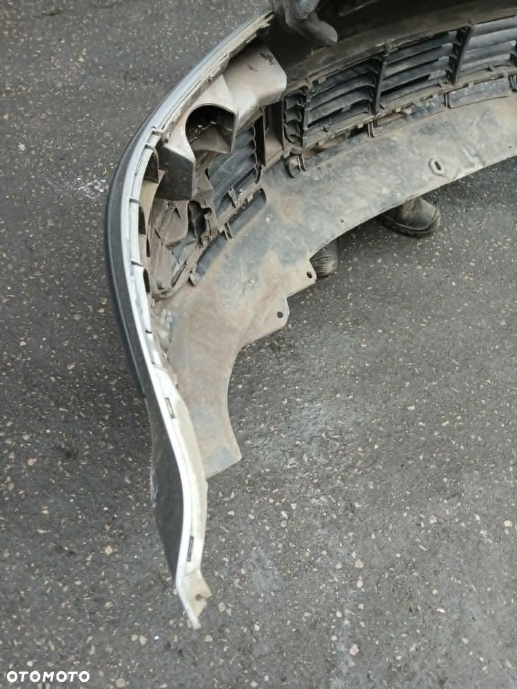 Volkswagen Passat B5 Zderzak przedni - 10