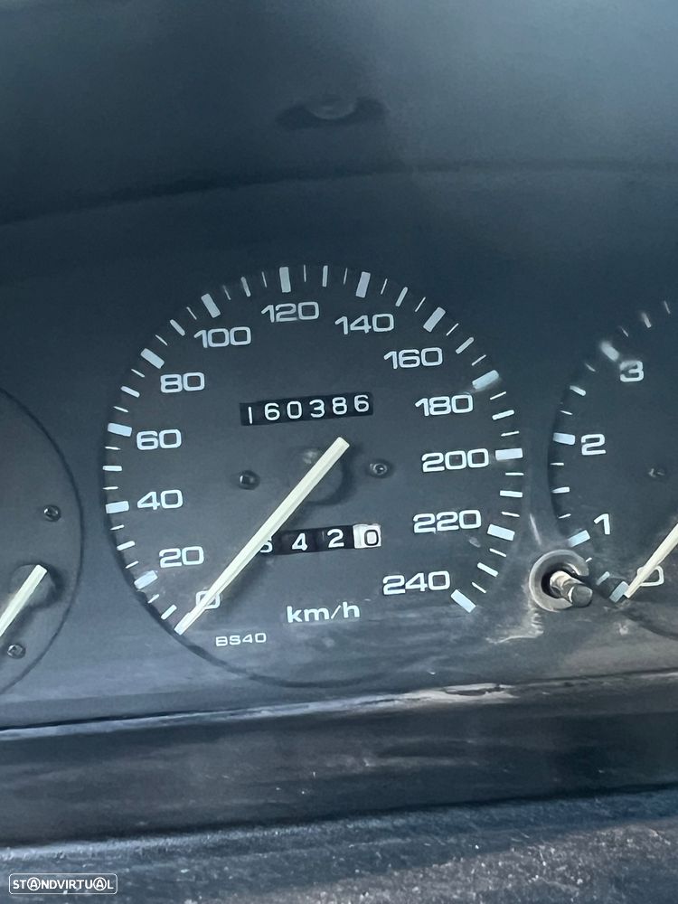 Mazda 323 F 1.6 GLX - 10