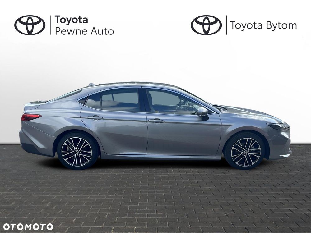 Toyota Camry - 17