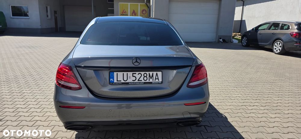 Mercedes-Benz Klasa E 220 d 4-Matic 9G-TRONIC - 11