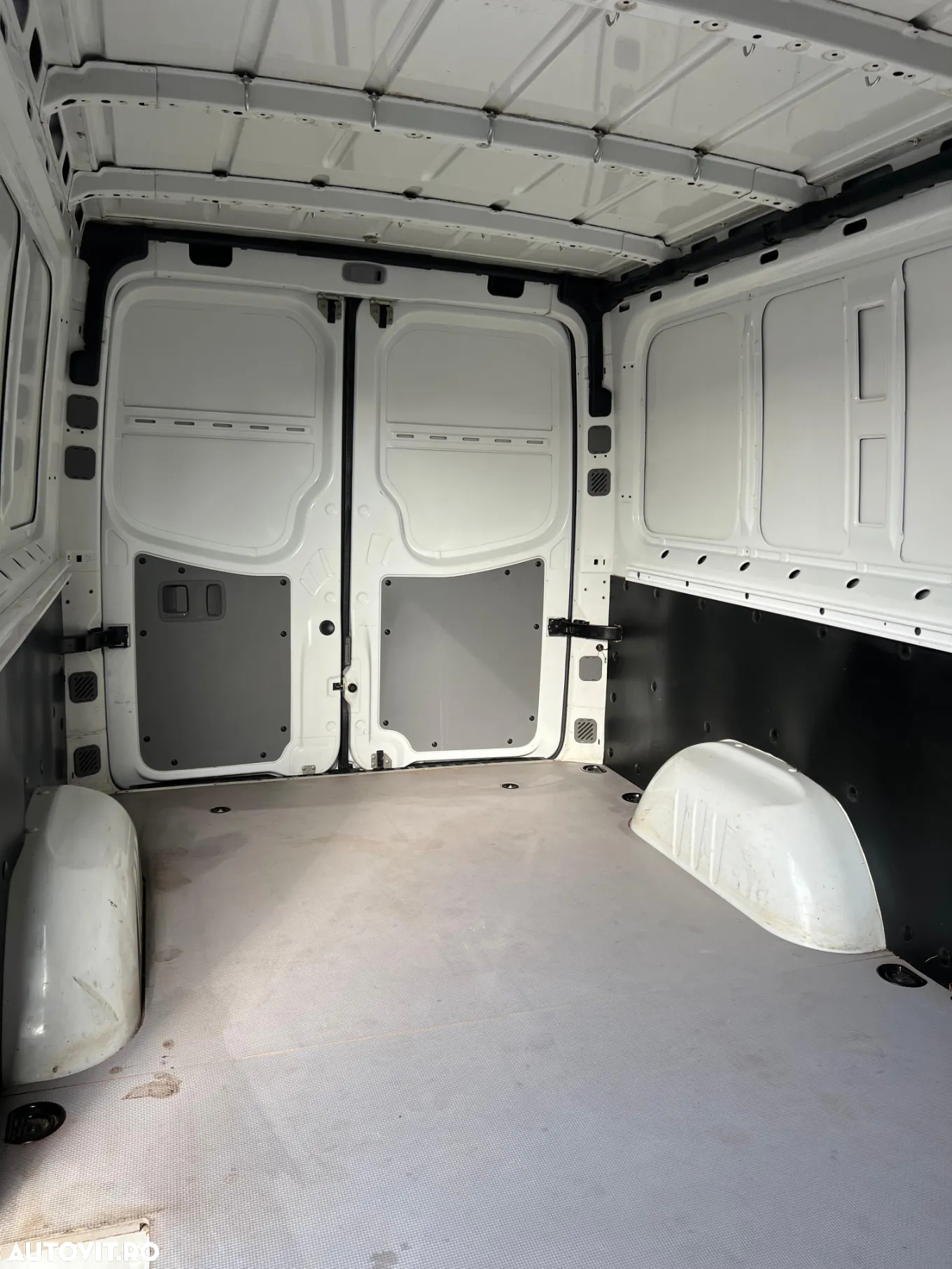 Mercedes-Benz Sprinter - 9