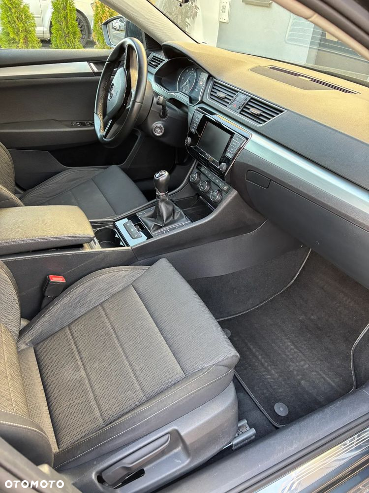 Skoda Superb 2.0 TDI Ambition - 25