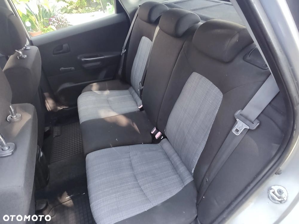 Kia Ceed - 9