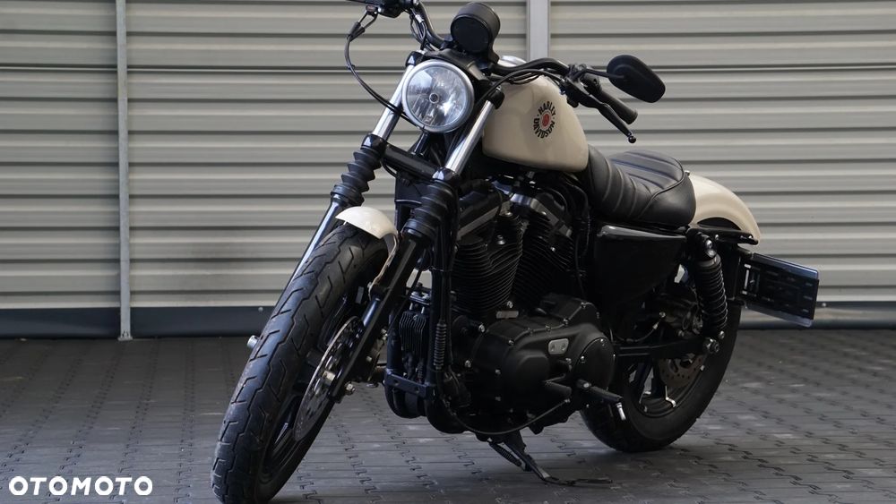 Harley-Davidson Sportster Iron 883 - 2