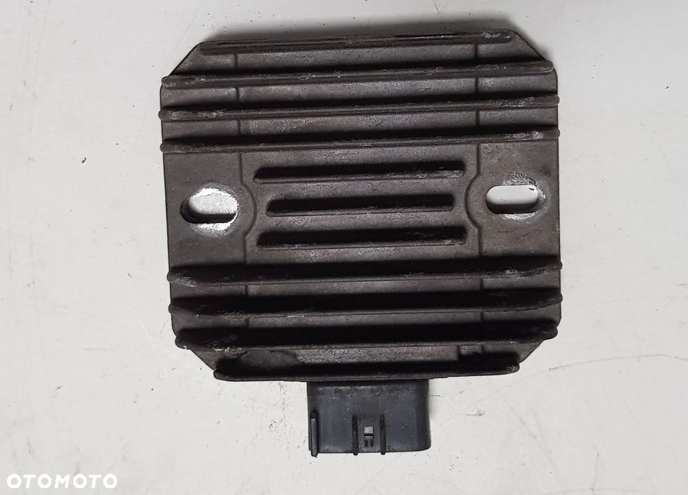 Suzuki Burgman 400 K3-K6 Regulator napięcia - 1