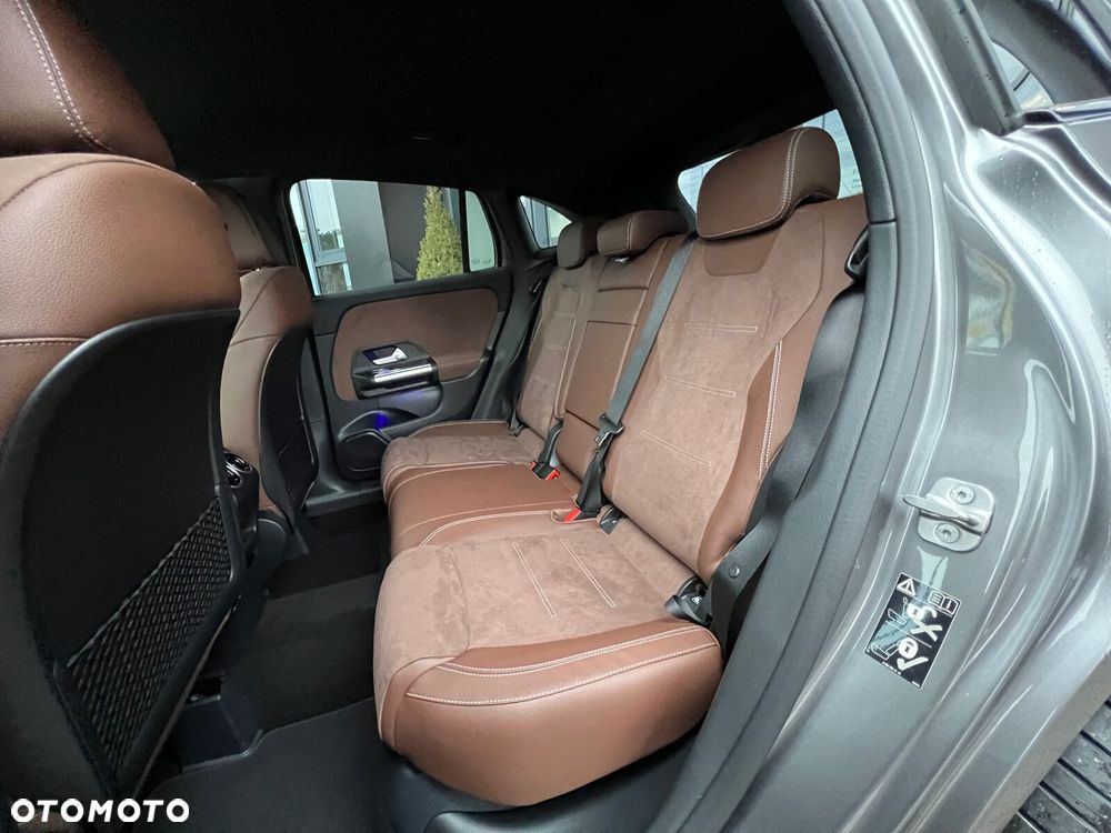 Mercedes-Benz GLA - 10