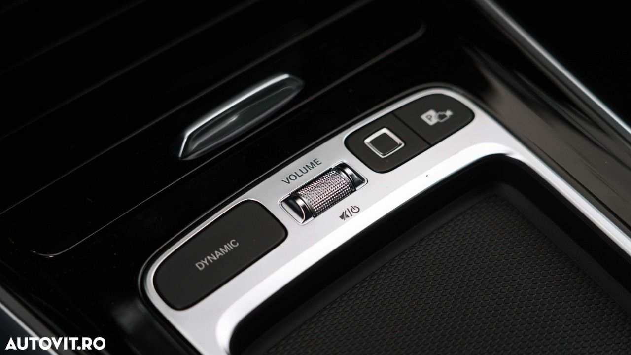 Mercedes-Benz GLA - 32