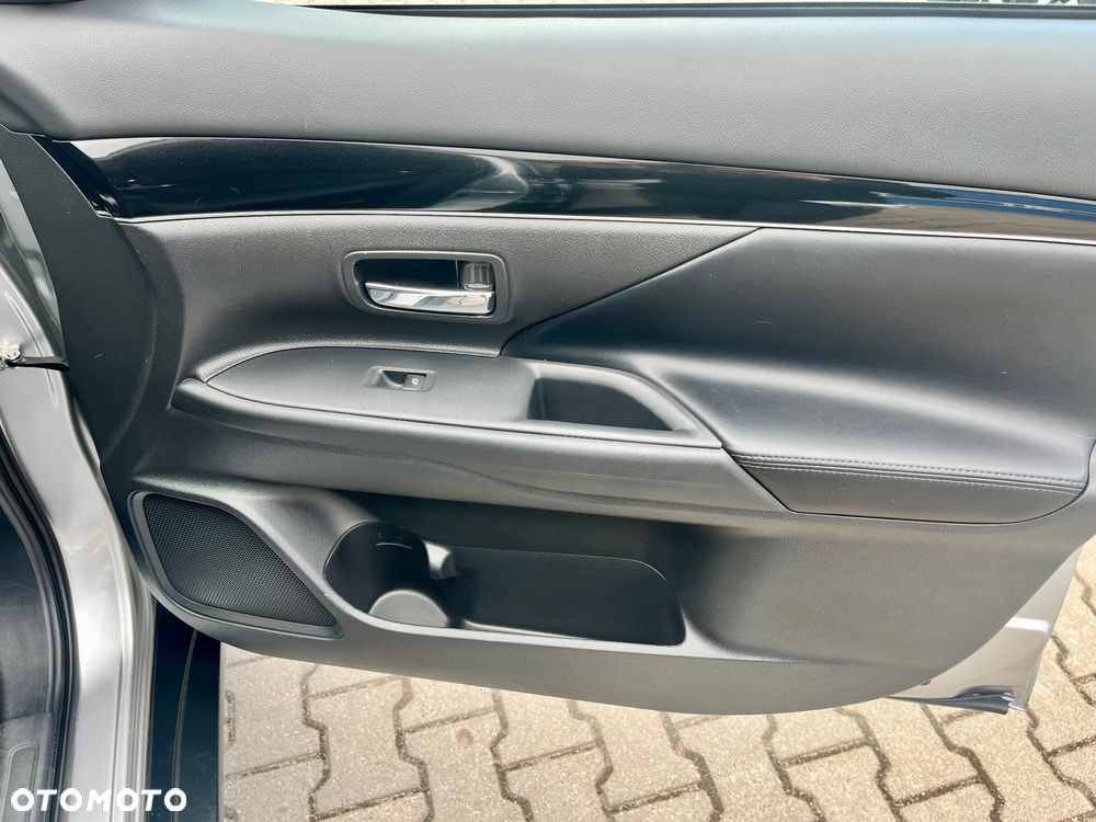 Mitsubishi Outlander - 20