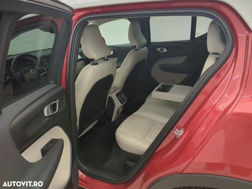 Volvo XC 40 B4 AT8 AWD Mild Hybrid Momentum Pro - 10