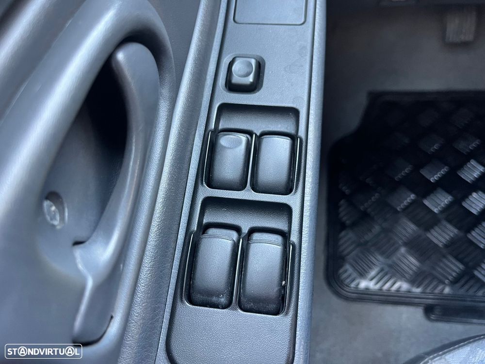 Mitsubishi L200 2.5 TD CD VE - 16