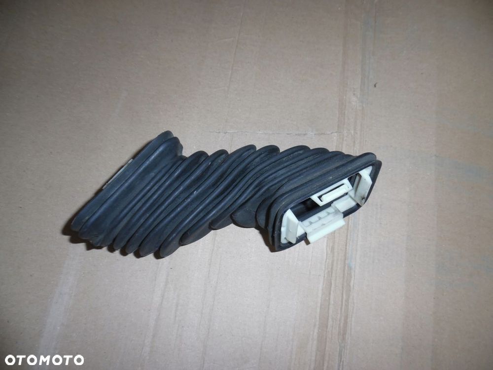 VW T5 04- OSŁONA WIĄZKI PRZEWODÓW DRZWI PRZEDNICH - 2