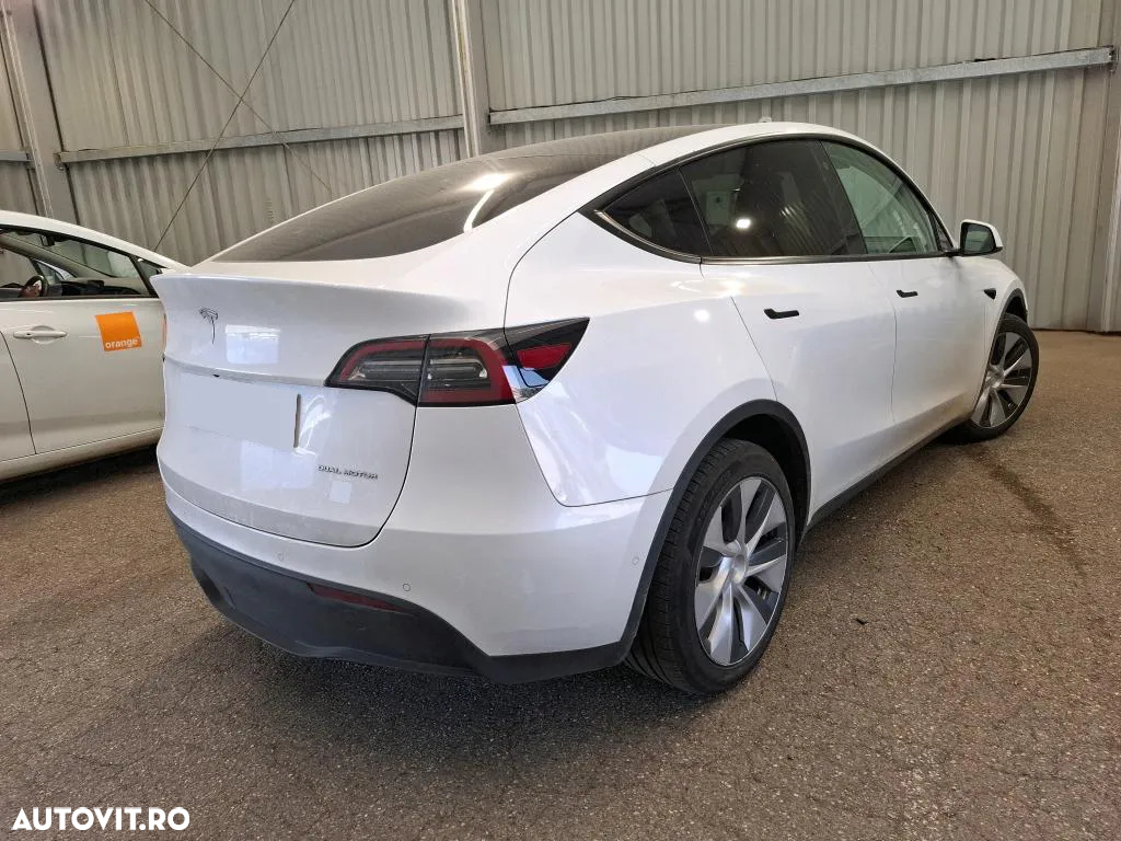 Tesla Model Y Long Range Dual Motor AWD - 5