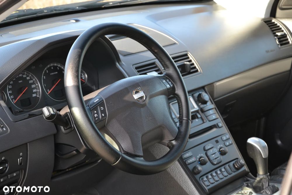 Volvo XC 90 2.5T Momentum - 22