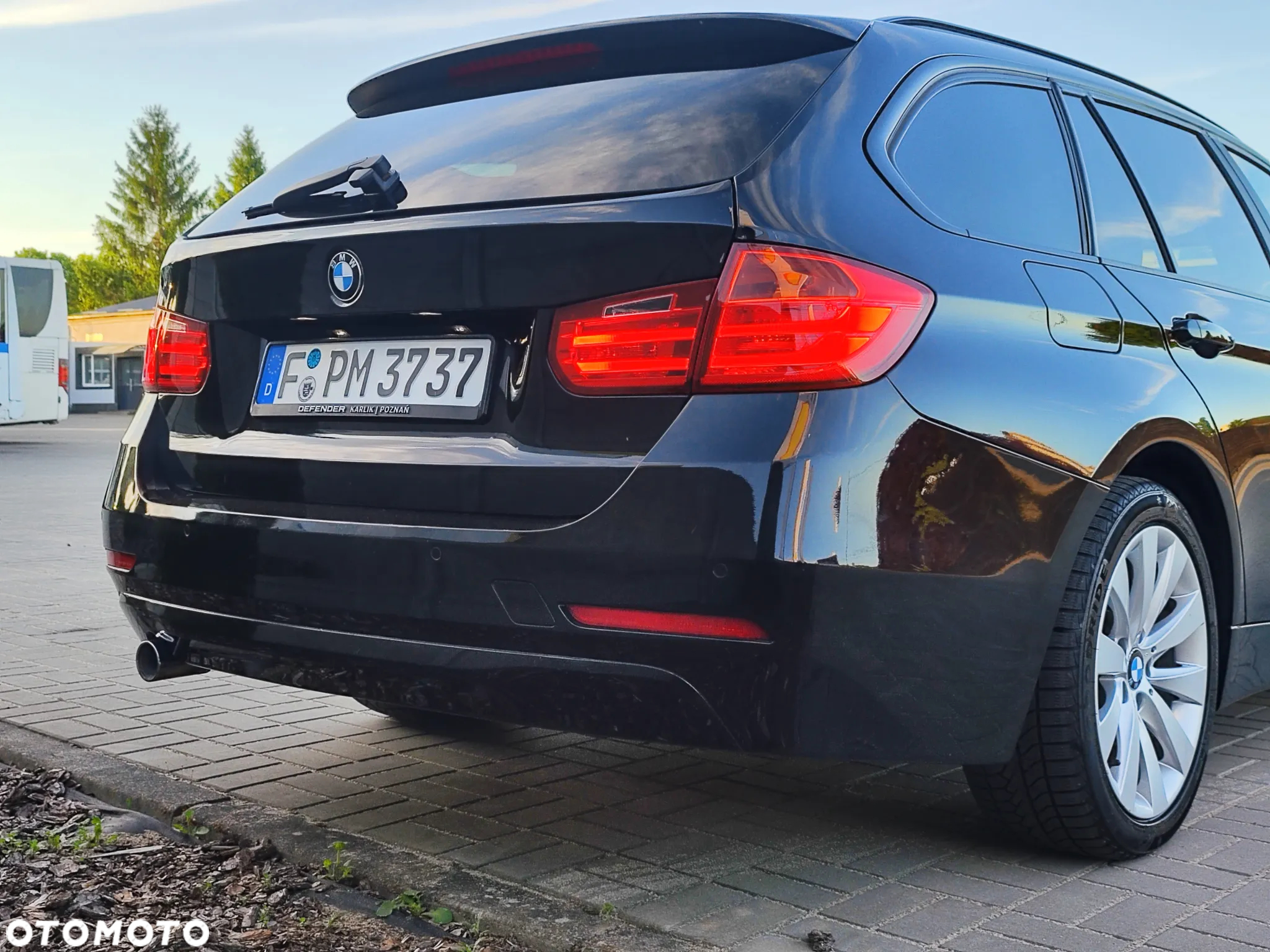 BMW Seria 3 318d Touring - 11