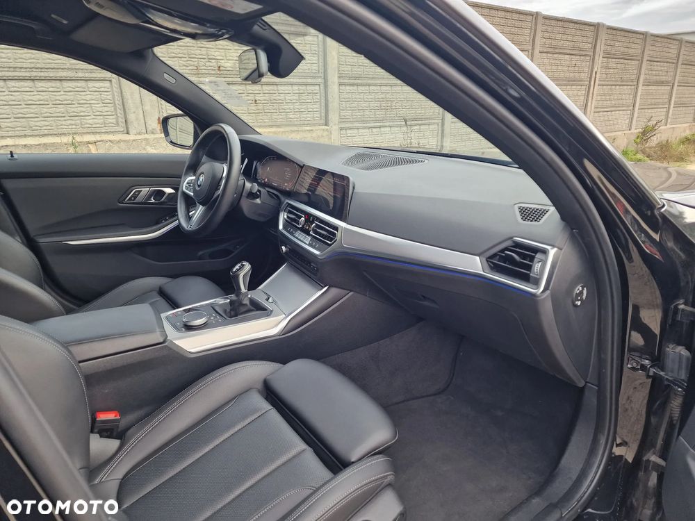 BMW Seria 3 318i M Sport - 11