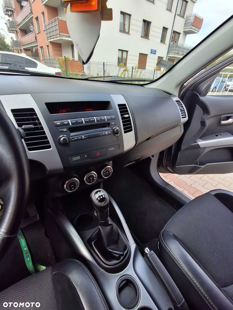 Mitsubishi Outlander - 8