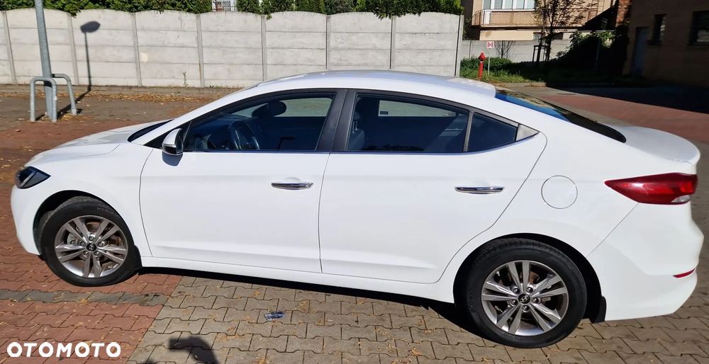 Hyundai Elantra 1.6 Comfort - 3