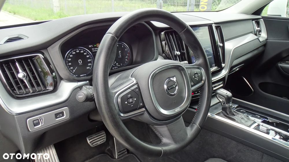 Volvo XC 60 T4 Momentum - 9