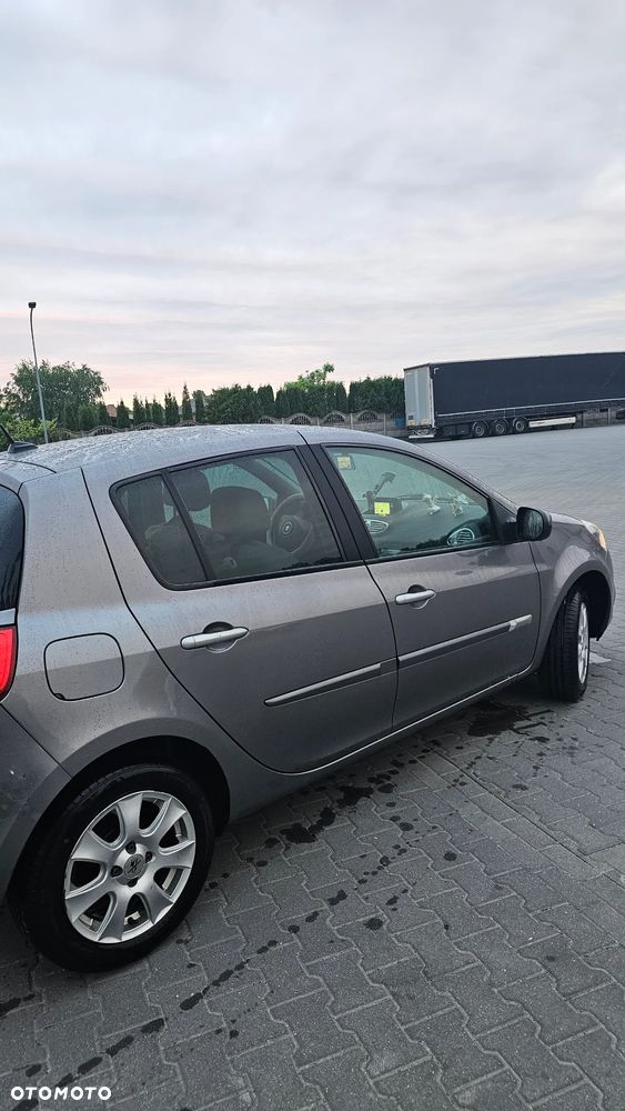Renault Clio - 1