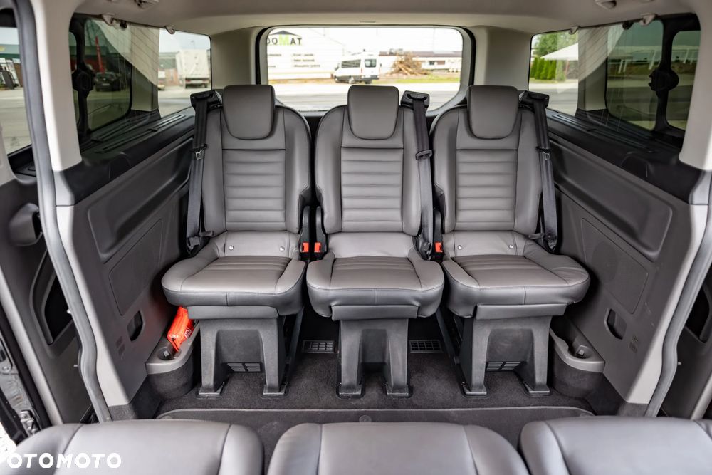 Ford Tourneo Custom - 33