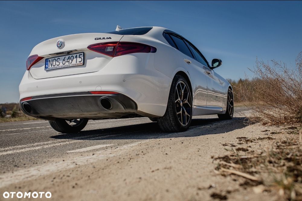 Alfa Romeo Giulia - 10