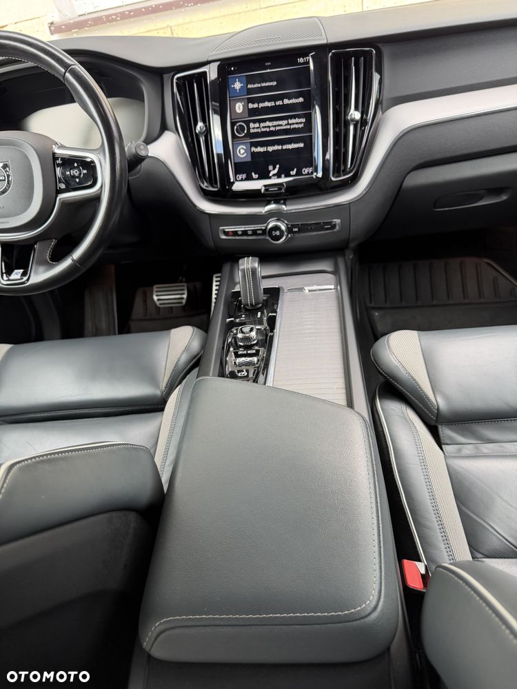 Volvo XC 60 T5 AWD R-Design - 17