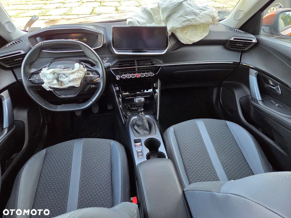 Peugeot 2008 PureTech 130 Allure - 12