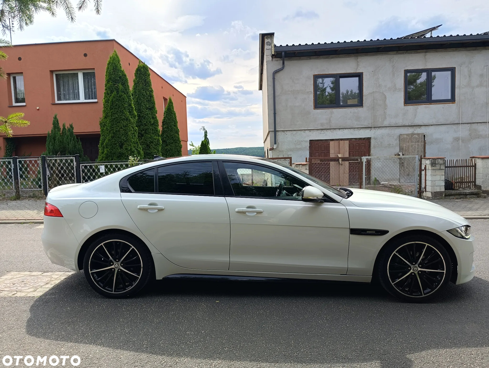 Jaguar XE 2.0 D AWD R-Sport - 26