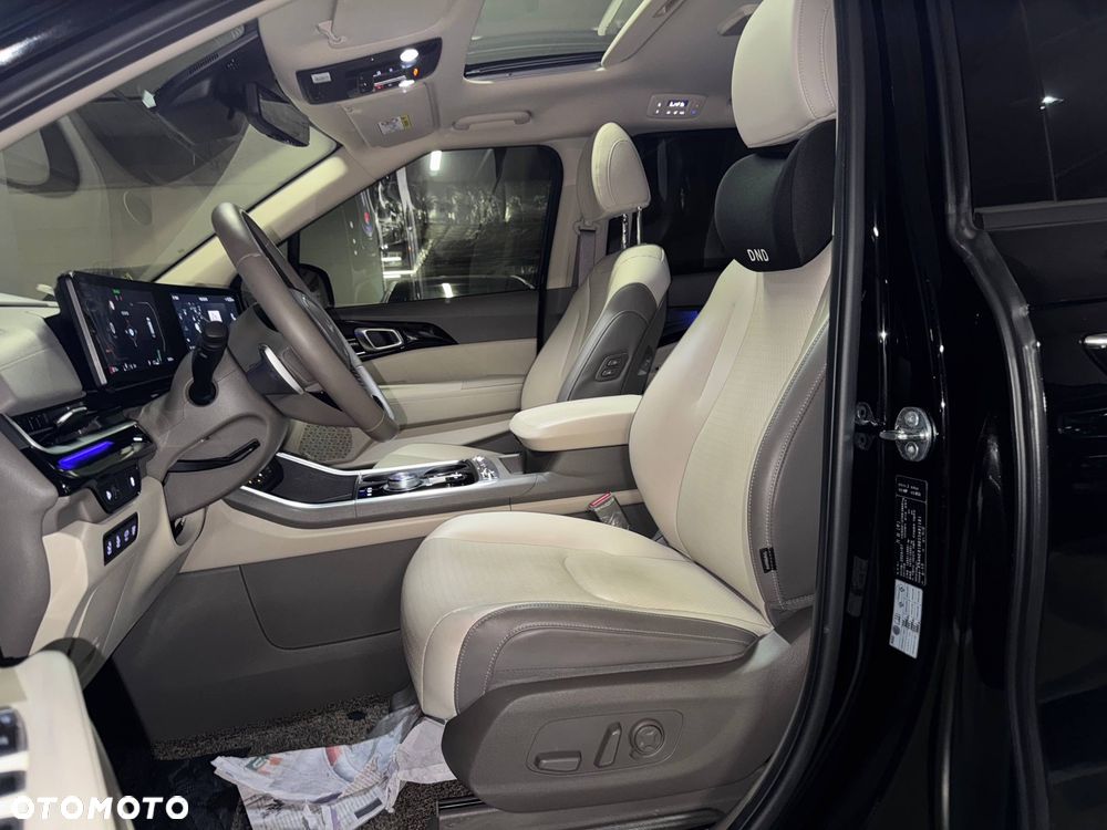 Kia Carnival - 10