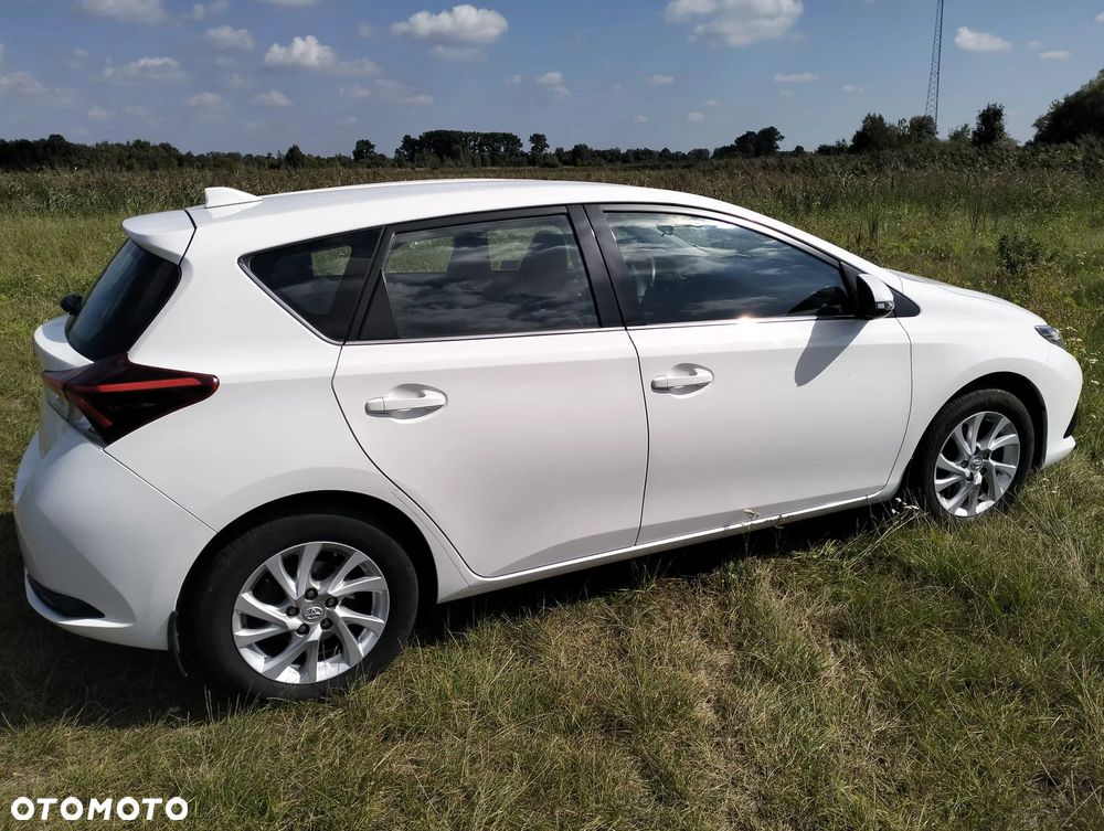 Toyota Auris 1.6 Premium - 3