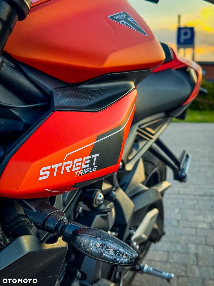 Triumph Street Triple - 10